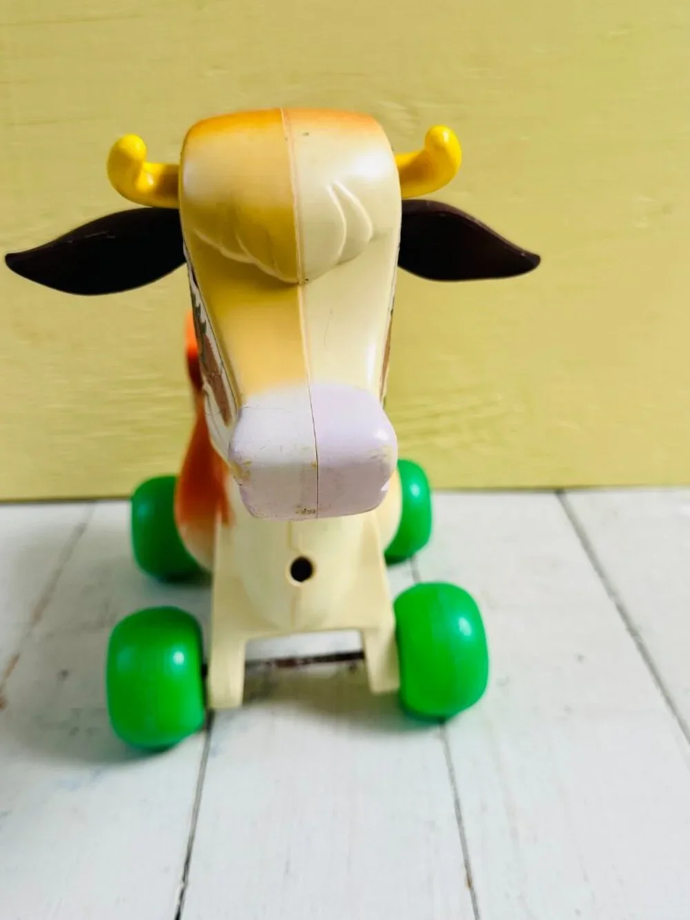 Vintage 1972 Fisher-Price Molly Moo Cow #132 Pull Toy Green Wheels USA